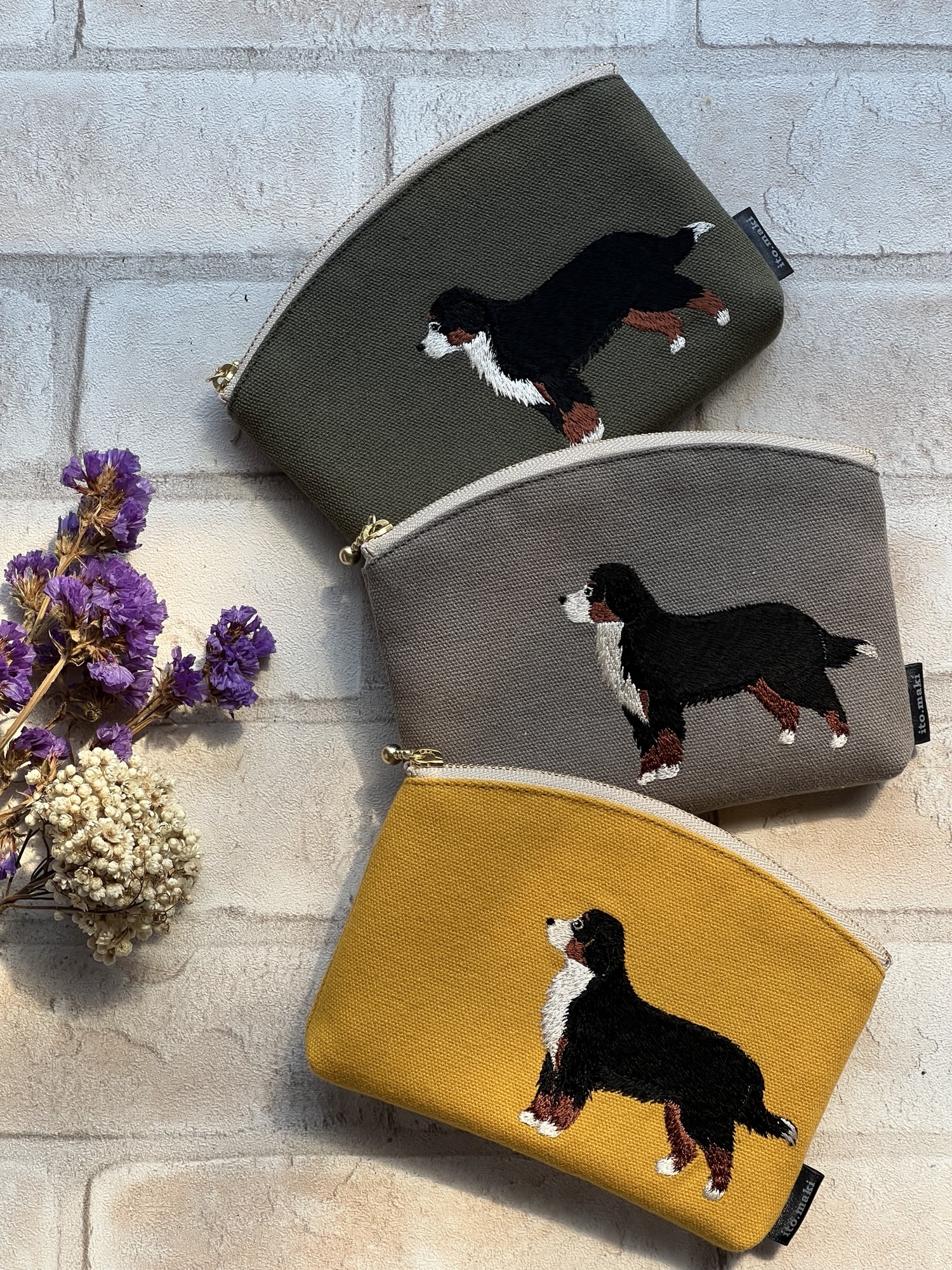 大きな優しさ　バーニーズマウンテンドッグ刺繍?シェル型ポーチ　　横振り刺繍 4,800円