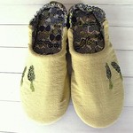 アミガサタケの刺繍　ルームシューズ