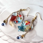 金魚　もみじ🍁舞う水辺の金魚ピアス　イヤリング（╹◡╹）　☆☆アレルギー対応致します☆☆