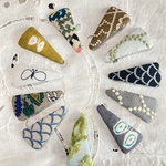 ミナペルホネン使用❤️　さんかくパッチンピン♪　パッチンブローチ