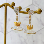 PRINCE OF COSMOSイヤリング/ピアス［土星　惑星　宇宙　キラキラ　ビジュー　ホログラム　揺れる　立体的　王冠　プリンス　王子　オブ　レジェンド　宙　組　宝　塚］