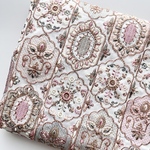 訳ありの一枚……インドの刺繍布　約110cm幅x50cm  (耳部分切り落としあり)no.374-1
