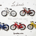 クラシックな自転車のブローチ