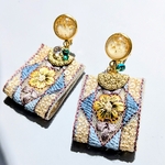 ホワイトカボションと刺繡リボンイヤリング【スタッドピアス変更可能】