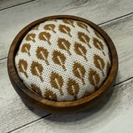 94.こぎん刺し ピンクッション（葉っぱ）