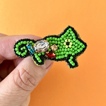 ビーズ刺繍のエボシカメレオンミニブローチ