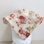 《ご予約済み》花柄D（モカベージュ）ゴム紐付　三角巾