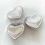 💛可愛らしい足つきハートのボタン：シルバー※1セット2個入り