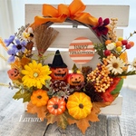 玄関に飾って楽しむハロウィンリース　魔女のほうき付きハロウィン秋リース　30センチ直径　黒の帽子はオプションで