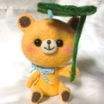 葉っぱの傘とくま