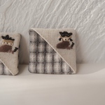【童話しおり/白いねこと黒いねこ 1ページ】動物刺繍入りブックマーク