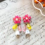 レトロポップな耳飾り【彩︎華の涙】ピンク 押し花 ドライフラワー 押し花 レジン 金属アレルギー対応 サージカルステンレス ピアス イヤリング可 