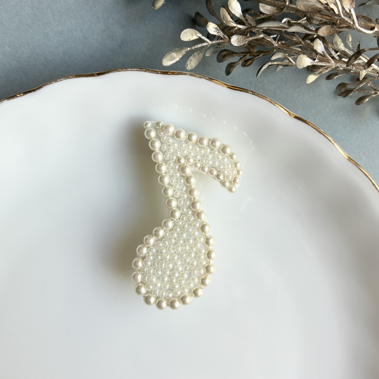 人気˚✧₊ パールの音符ブローチ （ホワイト）ビーズ刺繍 - ryoca_tie