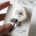【受注制作】北欧お花の刺繍ブローチ