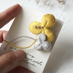 クローバーの刺繍ブローチ［イエロー］
