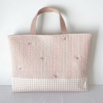再販✨【単品・レッスンバッグ】ベージュピンクのヌビキルトに可愛いチェリーの刺繍のレッスンバッグ🍒 女の子／入園準備／入学準備／ヌビキルト／レッスンバッグ／ピンク／さくらんぼ／チェリー／ギンガムチェック