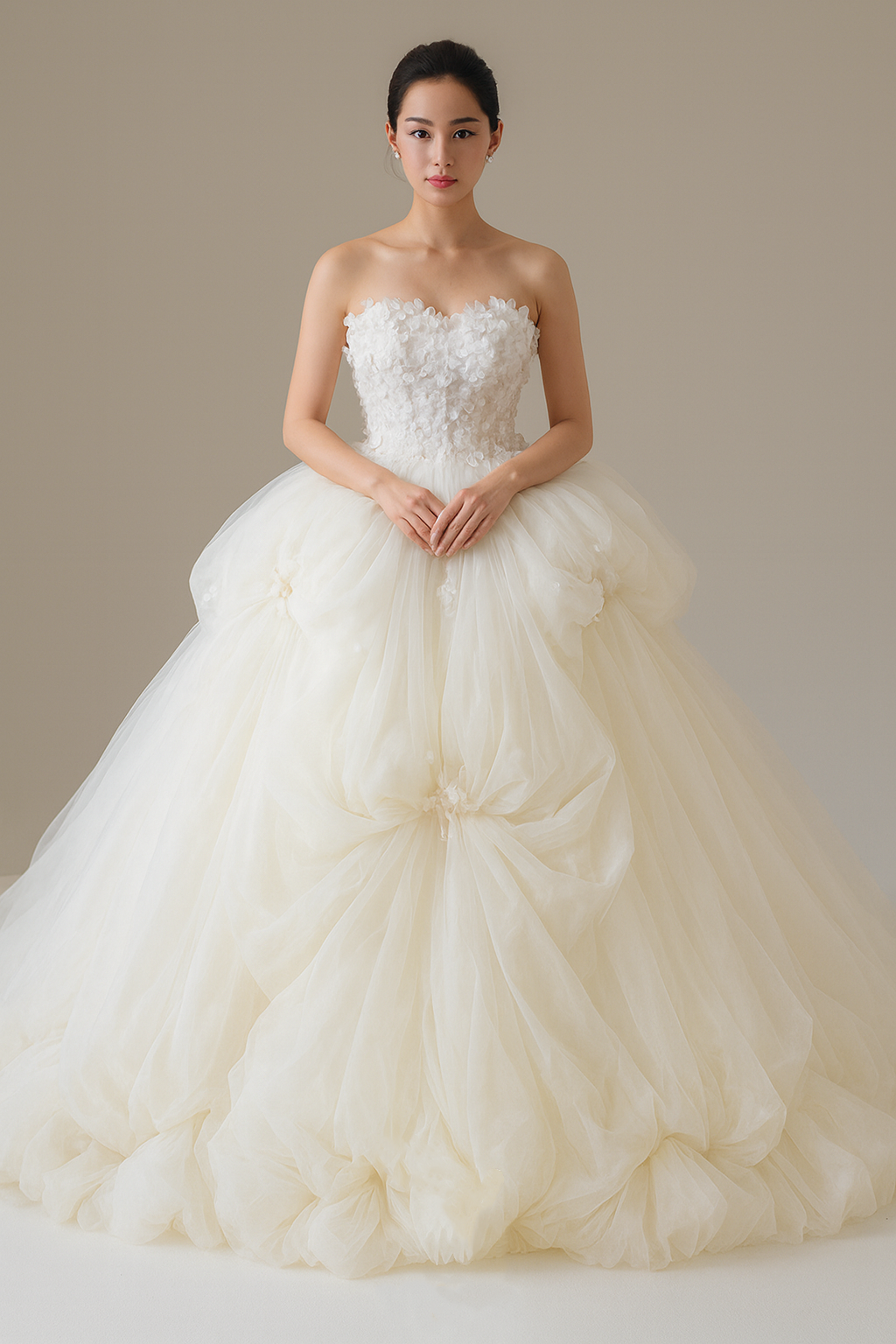 ェディングドレス 花モチーフ ラッフルフリル プリンセスライン ベアトップ 結婚式/披露宴 花嫁