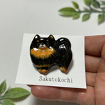 ポメラニアンのブローチ/ブラックタン/石塑粘土ブローチ/立体感があって可愛い/メモリアル/うちの子/プチギフト/品番BO-5