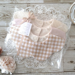 〘送料無料〙スタイ 3点セット❀*⁠ベージュギンガム・ピンク・ワッフル🧁ベビーギフト　出産祝い　スタイセット　花びらスタイ　ふわふわスタイ　360℃スタイ