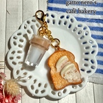 ミニチュアフード　山型バタートーストとアイスカフェラテチャーム