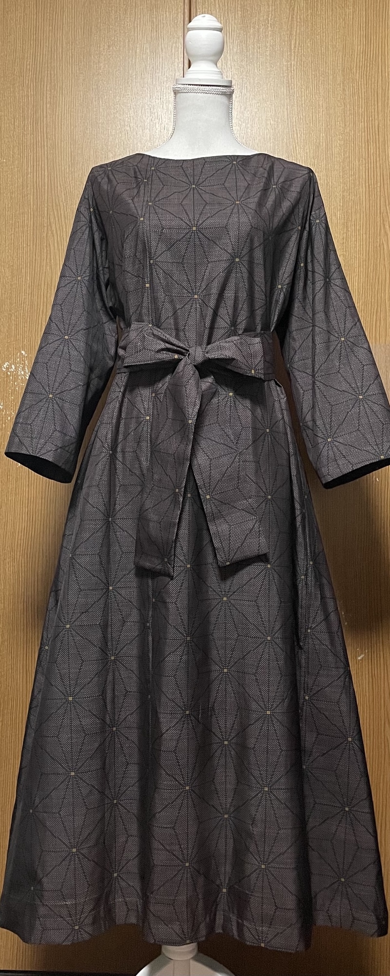 着物リメイク　麻の葉柄　紬のウエストギャザーワンピース 着物リメイク 麻の葉柄 紬のウエストギャザーワンピース