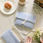 【はっ水】　空色ギンガムのブックポーチ　frill フリル　ふわふわ　文庫本　単行本　ブックカバー　手帳ケース　手帳入れ　マルチケース　撥水　通帳　お薬手帳