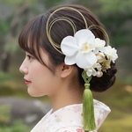  成人式　＆　結婚式　グリーンミックスタッセル　ホワイト胡蝶蘭髪飾り　水引きフラワー髪飾り　和装　卒業式　七五三 振袖　袴　