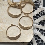 【2個】18kgp/28×30mm/ゴールド/デザインフープチャーム