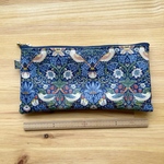 仕切りポーチ　お札ポーチ　ウィリアムモリスいちご泥棒ネイビー