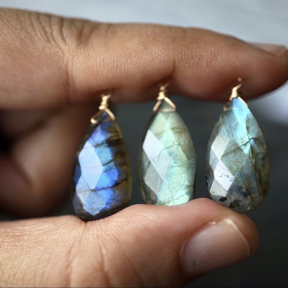 ドロップ型 ラブラドライトの14kgf ピアス ゴールド 天然石 しずく