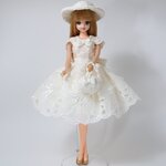 ジェニーちゃんのオフホワイトにデイリリー風刺繍のアイレット・レースミニワンピース