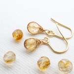 極小ピアス シトリン ピアス ＊embrace＊ ステンレス  フックピアス ワイヤーラッピング em016s2