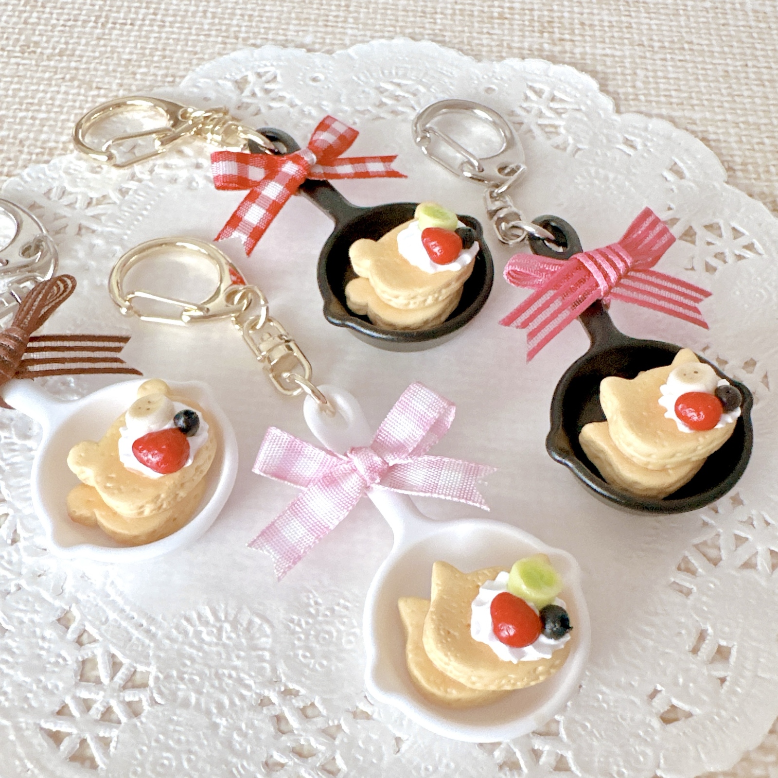 アリス風かじりかけクッキーのキーホルダー/ネックレス - coco