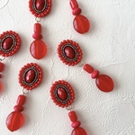 《new》 赤、赤、あか大ぶりビーズ刺繍イヤリング（赤色)