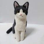 羊毛フェルト グレー白猫ちゃん(お座り)