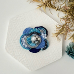 BleuRose ビーズ刺繍ブローチ