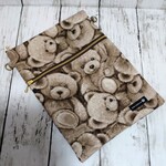 ダブルファスナーのサコッシュ  （クマいっぱい)