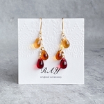   《3粒/ドロップ/紅葉》ピアス　イヤリング　しずく　　チェコドロップ　チェコガラス　秋　紅葉　赤　オレンジ　イエロー　レッド　