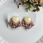 ハート×くすみパープルインド刺繍リボンピアス／イヤリング