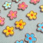 【4色／16枚セット】花 刺繍ワッペン｜アイロン接着・シール加工可｜Tシャツやポーチのワンポイントに｜入園入学 スモック