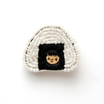 おにぎりが好きすぎる　ビーズ刺繍ブローチ