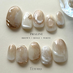 NO12 【 ｐｒａｌｉｎé 】 甘く香ばしい秋のひととき。 ｜ ブラウンネイル　ホワイトネイル　ベージュネイル　ニュアンスネイル　淡色ネイル　ネイルチップ　秋ネイル　ブライダルネイル　パールネイル　