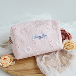 エンブロイダリーレース・すくえあポーチ　花柄　大人可愛い　サニタリーポーチ　コスメ