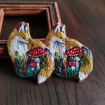 刺繍ブローチ　キツネ