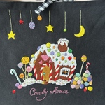 黒リネン　リバーシブルショルダーバック　30㌢×30㌢   巾着袋付　お菓子の家の手刺繍　大きめ　斜め掛け　ショルダーバック　ギンガムチェック　黒地　リバーシブル　キャンディハウス　刺繍　手刺繍　