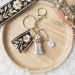 【ribbon lumière】ブラック×ベージュ キーホルダー バッグチャーム キーリング インド刺繍リボン タッセル バロックパール ギフト プレゼント