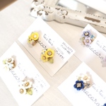 色が選べる☺︎お花とプレシオサビジューのピアス/イヤリング シンプル