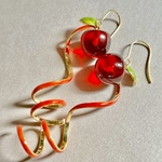 [片耳のみ]ひとつから選べる 深紅のりんご 皮むきりんご ピアス/イヤリング