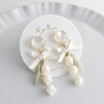 〖 耳飾り〗すずらん⌇ﾎﾜｲﾄ　　　　　　　　　　　　　　　　　ﾚｼﾞﾝﾋﾟｱｽ　ﾚｼﾞﾝｲﾔﾘﾝｸﾞ　お花ﾋﾟｱｽ　お花ｲﾔﾘﾝｸﾞ ﾚｼﾞﾝｱｸｾｻﾘｰ