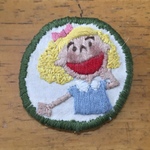 smile girl〜手刺繍ブローチ〜